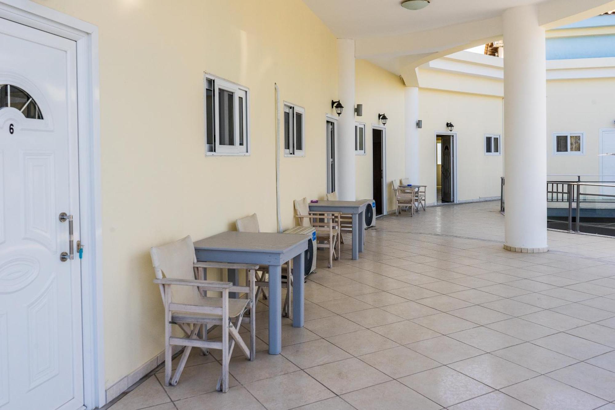 Laganas Strip Mall Apartments Экстерьер фото
